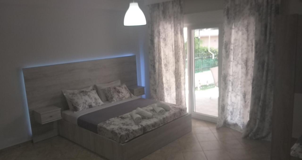 Studio Garden Apartment Nea Kallikrateia ภายนอก รูปภาพ